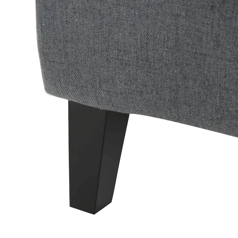 Sessel mit hoher Rückenlehne, Flügelrücken, ausgestellten Armlehnen und Birkenbeinen