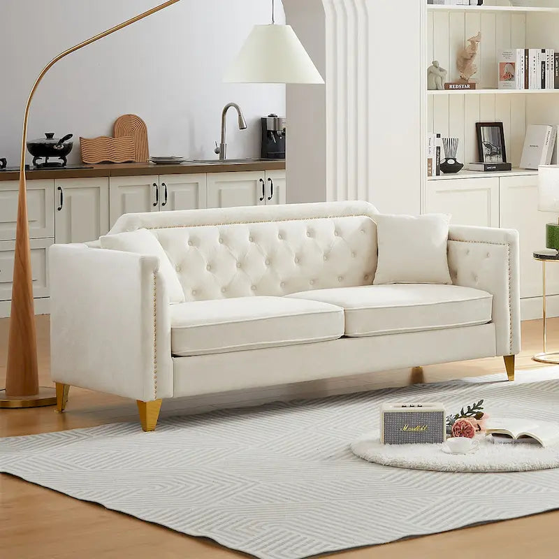 Divano in ciniglia stile Mid-Century con trapuntatura a bottoni e gambe in metallo dorato