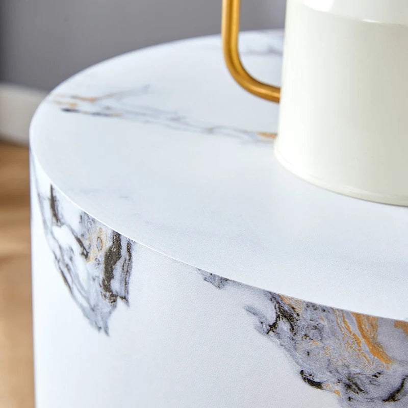 Tavolino da caffè rotondo moderno con base cilindrica decorata