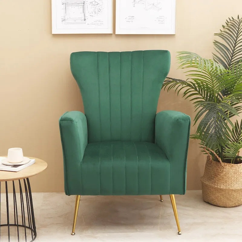 Sillón decorativo de terciopelo con respaldo alto y patas de metal dorado