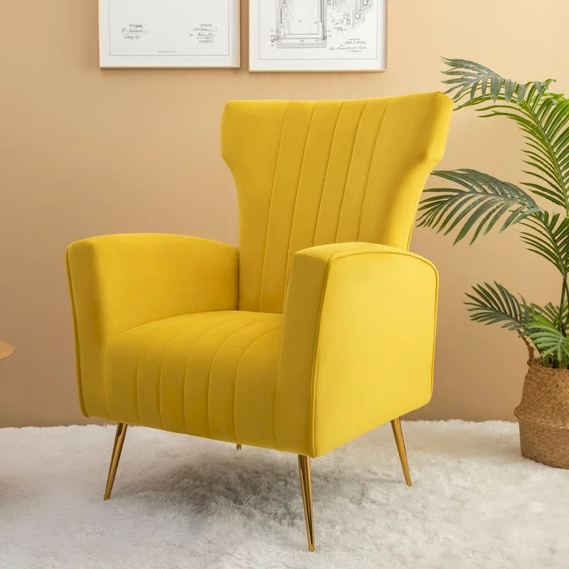 Sillón decorativo de terciopelo con respaldo alto y patas de metal dorado