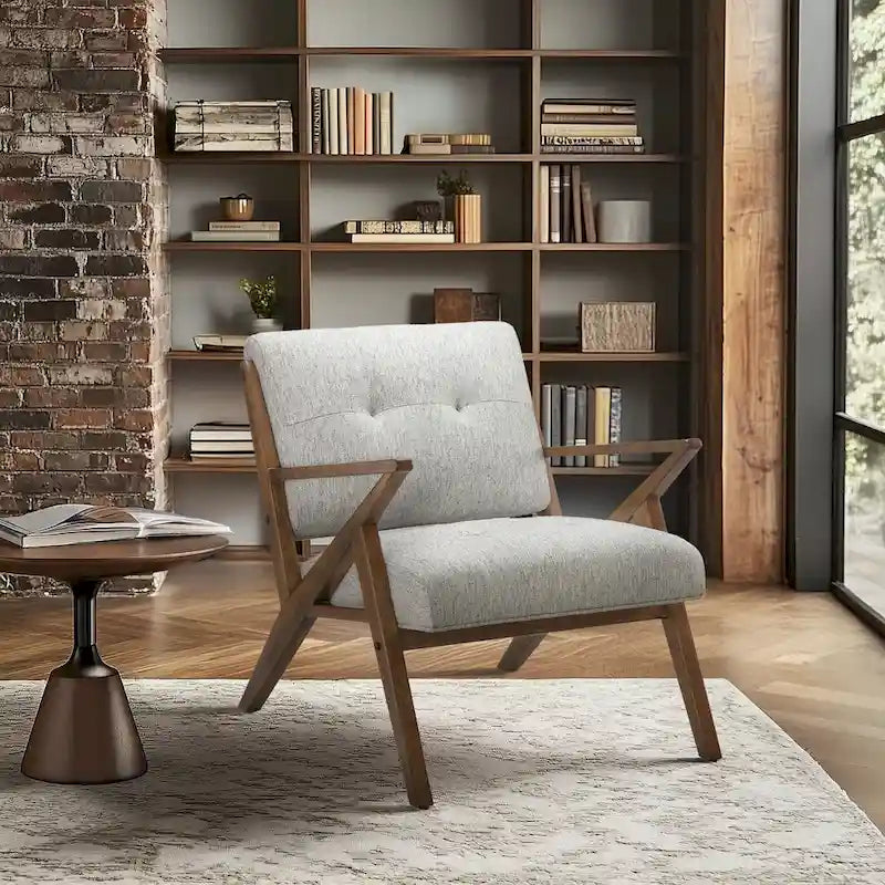 Gepolsterter Mid-Century-Modern-Sessel mit angewinkelten Holzarmlehnen