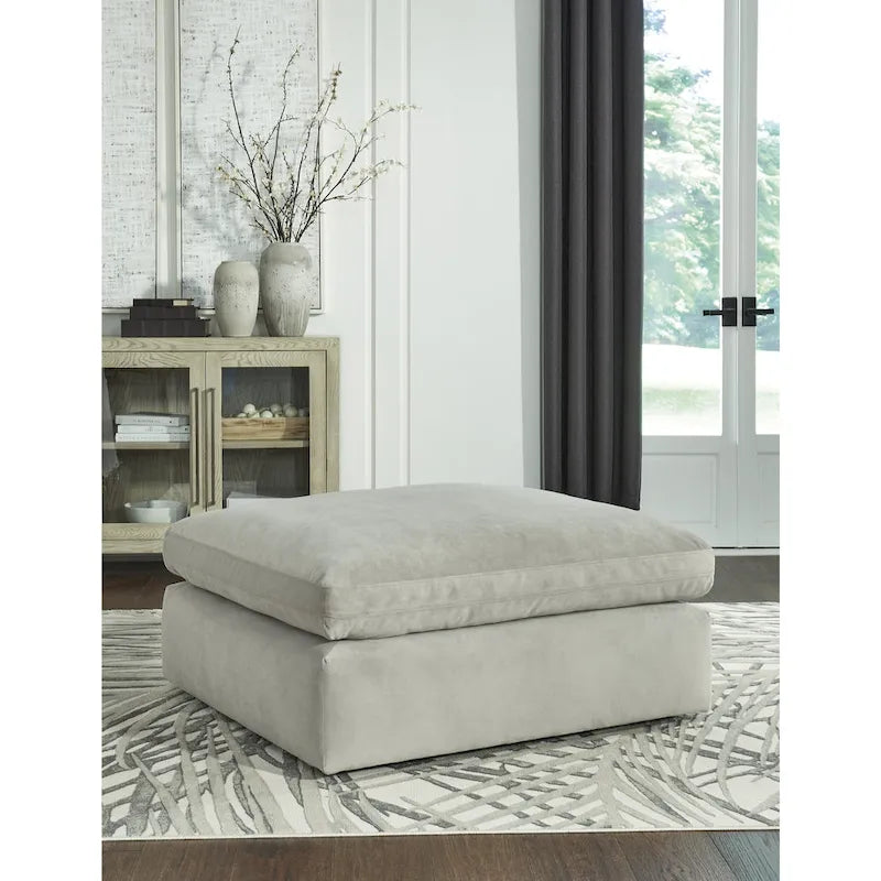 Pouf decorativo oversize in similpelle scamosciata con imbottitura in piuma e schiuma