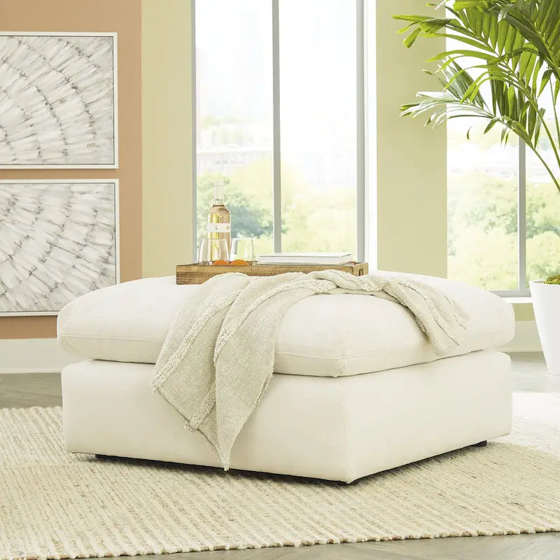 Pouf decorativo oversize in similpelle scamosciata con imbottitura in piuma e schiuma