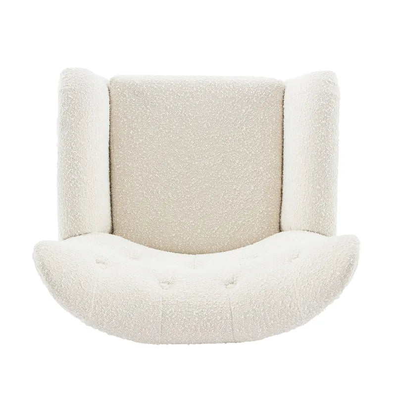 Poltrona club wingback trapuntata in bouclé con gambe in legno di hevea