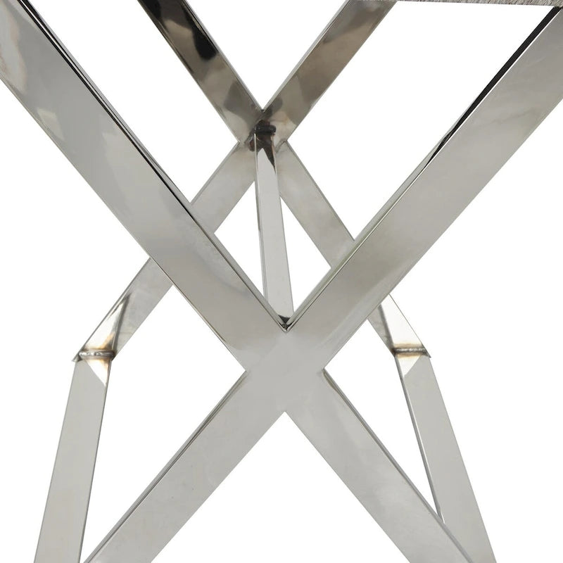 Mesa auxiliar decorativa con bandeja de piel con pelo y patas diagonales plateadas